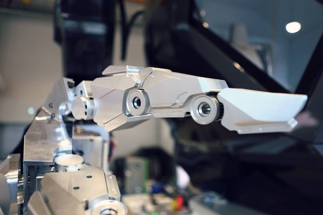 Video: Choáng với Robot cao 4m, nặng 1,5 tấn, làm việc như con người - ảnh 1
