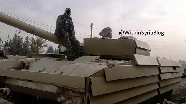 Chiến sự Syria: Tên lửa chống tăng đầu hàng T-72 Nga (video) - ảnh 2