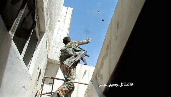 Chiến sự Syria: Quân Assad siết vòng vây phiến quân cố thủ ngoại vi Damascus - ảnh 3