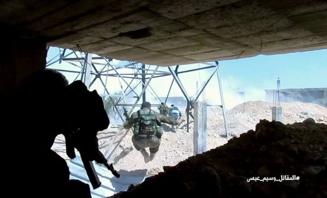 Quân đội Syria dồn lực đè bẹp phe thánh chiến ở Damascus (video) - ảnh 1