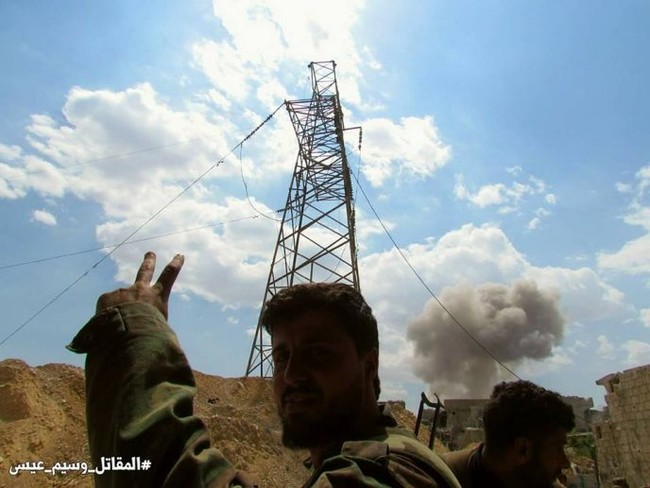 Quân đội Syria dồn lực đè bẹp phe thánh chiến ở Damascus (video) - ảnh 12