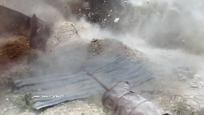 Quân đội Syria dồn lực đè bẹp phe thánh chiến ở Damascus (video) - ảnh 14