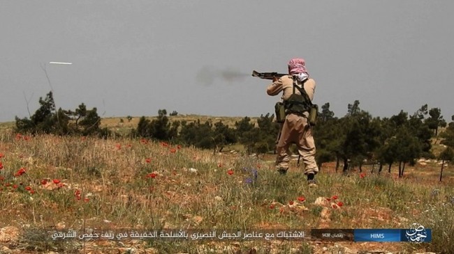 Chiến sự Syria: Quân Assad ồ ạt tiến đánh cứ địa IS và sân bay Homs - ảnh 2