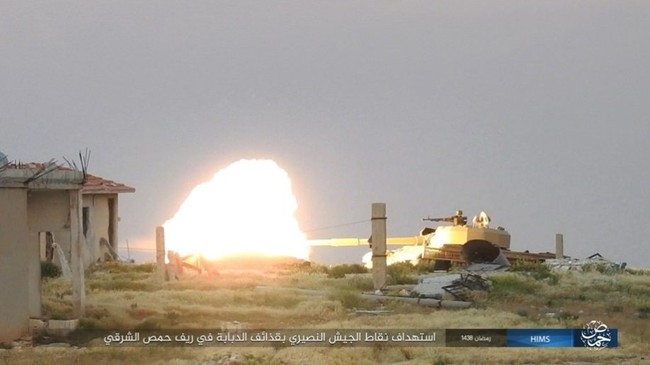 Chiến sự Syria: Quân Assad ồ ạt tiến đánh cứ địa IS và sân bay Homs - ảnh 3