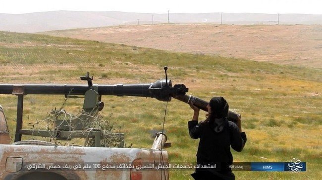 Chiến sự Syria: Quân Assad ồ ạt tiến đánh cứ địa IS và sân bay Homs - ảnh 7