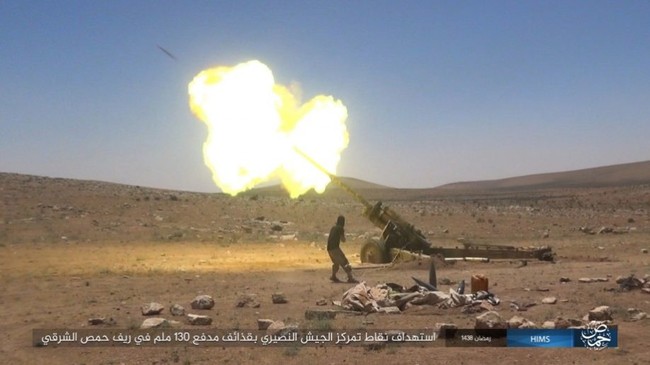 Chiến sự Syria: Quân Assad ồ ạt tiến đánh cứ địa IS và sân bay Homs - ảnh 9