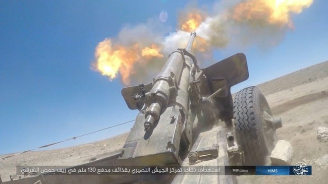 Chiến sự Syria: Quân Assad ồ ạt tiến đánh cứ địa IS và sân bay Homs - ảnh 11