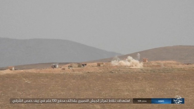 Chiến sự Syria: Quân Assad ồ ạt tiến đánh cứ địa IS và sân bay Homs - ảnh 12