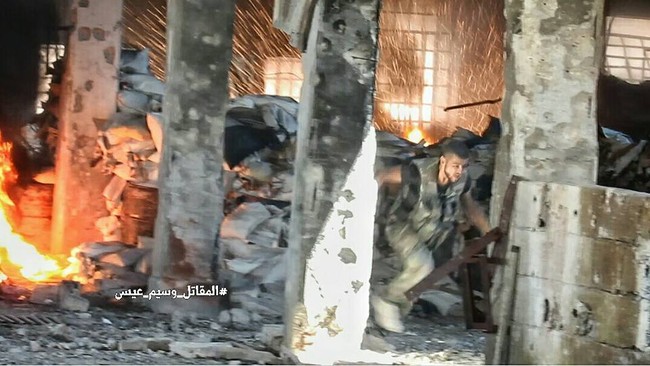 Quân đội Syria tấn công dữ dội cứ địa thánh chiến ngoại ô Damascus (video) - ảnh 3