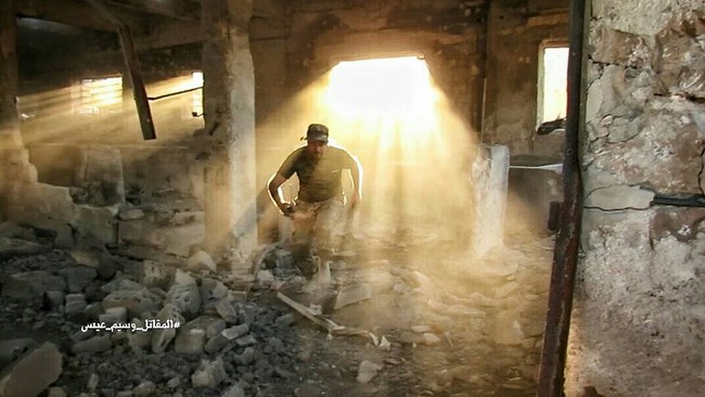 Quân đội Syria tấn công dữ dội cứ địa thánh chiến ngoại ô Damascus (video) - ảnh 5