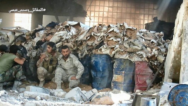 Quân đội Syria tấn công dữ dội cứ địa thánh chiến ngoại ô Damascus (video) - ảnh 6