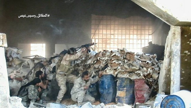 Quân đội Syria tấn công dữ dội cứ địa thánh chiến ngoại ô Damascus (video) - ảnh 7