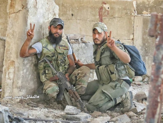 Quân đội Syria tấn công dữ dội cứ địa thánh chiến ngoại ô Damascus (video) - ảnh 10