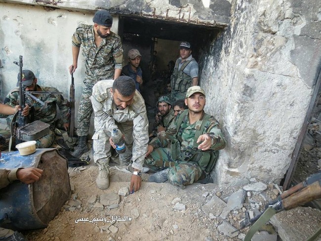 Quân đội Syria tấn công dữ dội cứ địa thánh chiến ngoại ô Damascus (video) - ảnh 14
