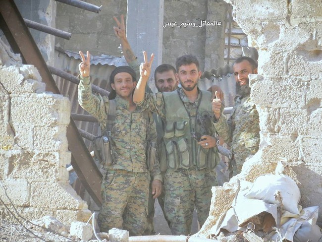 Quân đội Syria tấn công dữ dội cứ địa thánh chiến ngoại ô Damascus (video) - ảnh 20