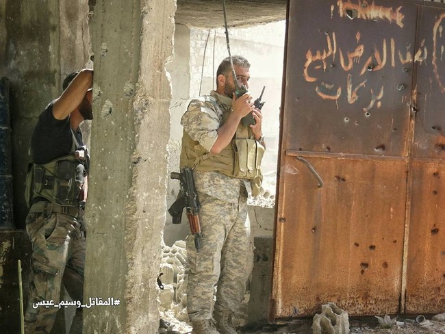 Quân đội Syria tấn công dữ dội cứ địa thánh chiến ngoại ô Damascus (video) - ảnh 23