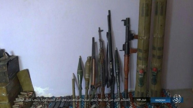 Quân đội Syria giao chiến ác liệt với IS trên sa mạc Homs (chùm video) - ảnh 1