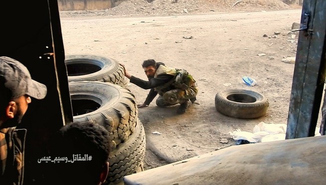 Quân đội Syria phản kích tái chiếm căn cứ ven Damascus - ảnh 1