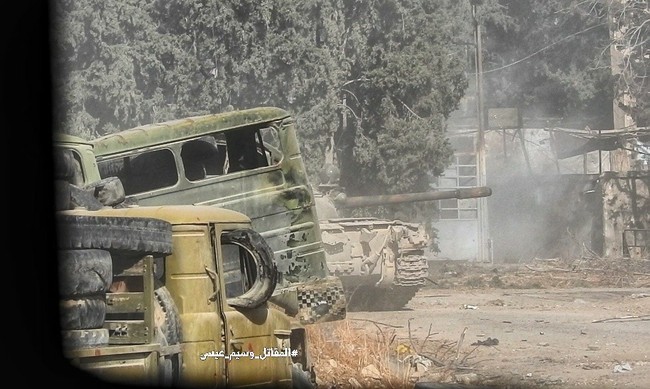 Quân đội Syria phản kích tái chiếm căn cứ ven Damascus - ảnh 3