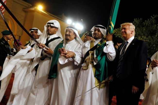 Tổng thống Trump được tiếp đón như một vị vua tại Saudi Arabia - ảnh 4