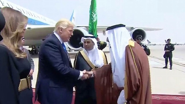 Tổng thống Trump được tiếp đón như một vị vua tại Saudi Arabia - ảnh 1