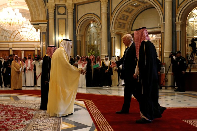 Tổng thống Trump được tiếp đón như một vị vua tại Saudi Arabia - ảnh 2