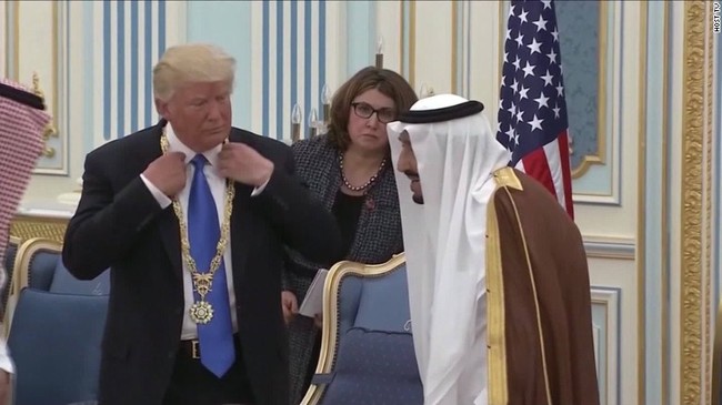 Tổng thống Trump được tiếp đón như một vị vua tại Saudi Arabia - ảnh 3