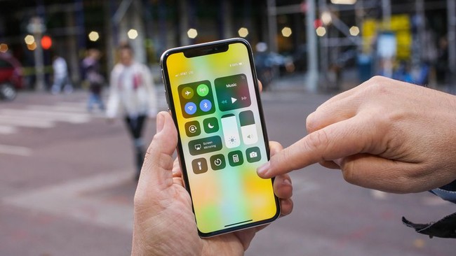 Tim Cook: Chỉ cần nhịn vài cốc cà phê mỗi tuần là mua được iPhone X - ảnh 2