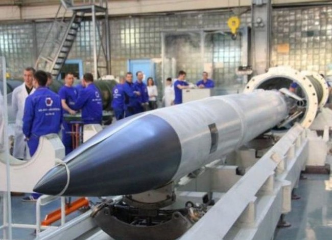 Tên lửa phòng không 40N6 thuộc hệ thống tên lửa phòng không S-400 Nga. Ảnh: Cankao.