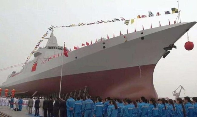 Tàu khu trục Type 055 đầu tiên của Trung Quốc hạ thủy ngày 28/6/2017. Ảnh: Sohu.