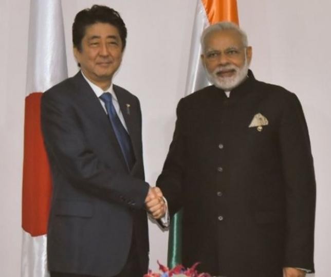 Thủ tướng Nhật Bản Shinzo Abe và Thủ tướng Ấn Độ Narendra Modi. Ảnh: India TV.