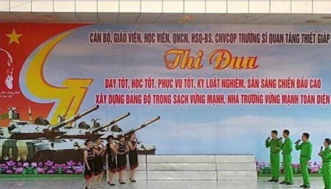 Sina đăng hình ảnh này và cho rằng Việt Nam đã bắt đầu tuyên truyền về xe tăng T-90 mua của Nga.