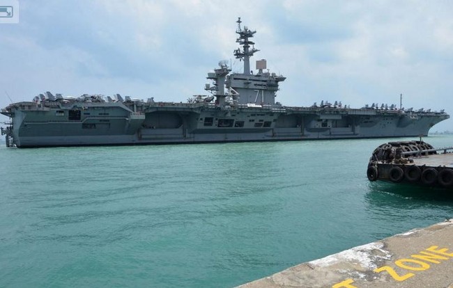 Tàu sân bay USS Theodore Roosevelt hải quân Mỹ tại căn cứ hải quân Changi, Singapore. Ảnh: Naval Today.
