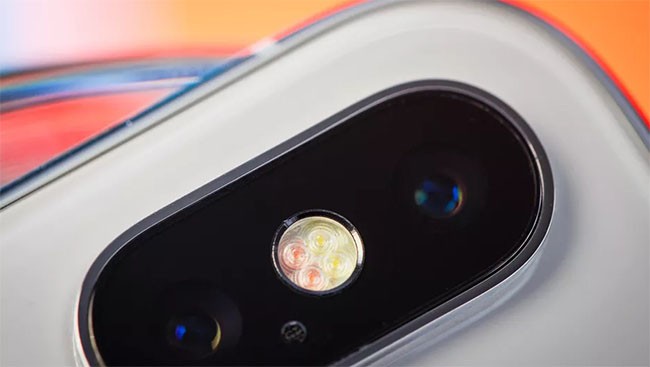 Những hình ảnh “bất ngờ” về iPhone X dưới ống kính macro - ảnh 3