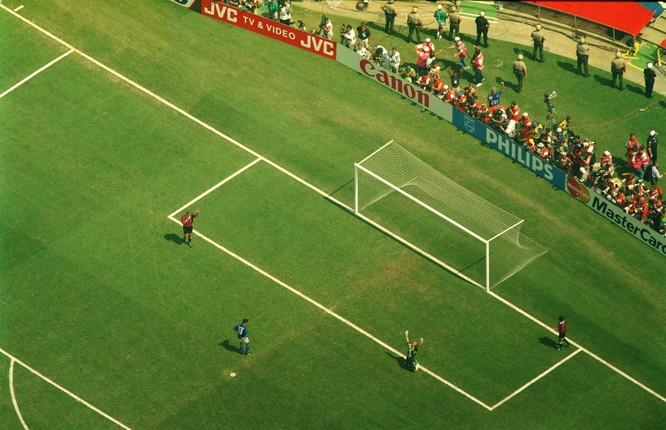 15 bức ảnh mang tính biểu tượng nhất trong lịch sử World Cup - ảnh 10
