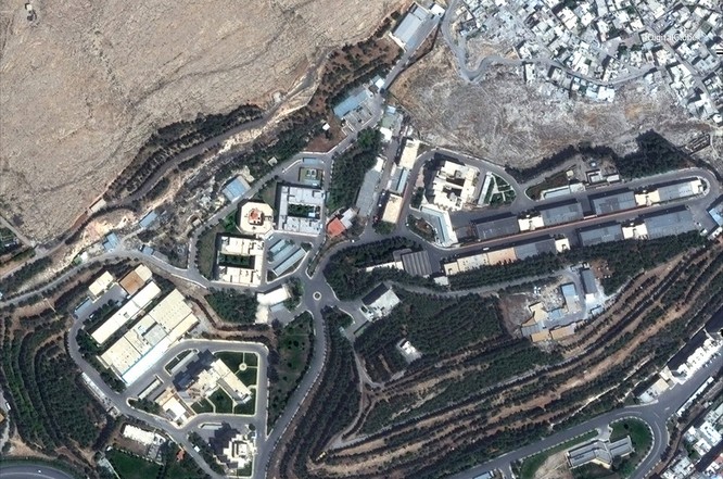 76 tên lửa liên quân Mỹ “làm cỏ” trung tâm khoa học Syria qua hình ảnh vệ tinh - ảnh 5