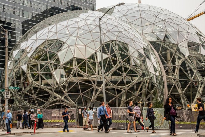 Lắng nghe tâm sự của tỷ phú Amazon Jeff Bezos về phương châm sống - ảnh 2