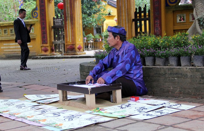 Đoàn phu nhân lãnh đạo APEC dạo phố cổ Hội An - ảnh 14