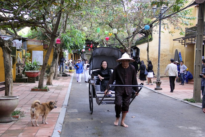 Đoàn phu nhân lãnh đạo APEC dạo phố cổ Hội An - ảnh 19