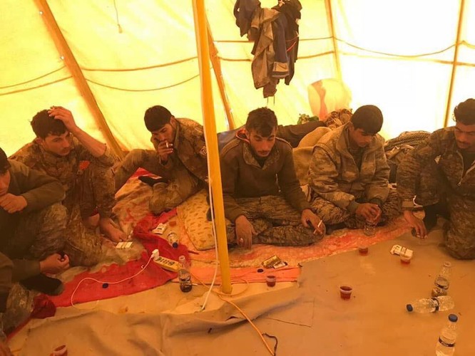 IS tung đòn tự sát, người Kurd tổn thất nặng ở Deir Ezzor - ảnh 11