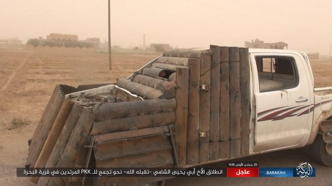 IS tung đòn tự sát, người Kurd tổn thất nặng ở Deir Ezzor - ảnh 6
