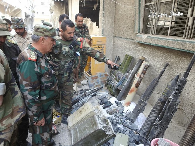 Quân thánh chiến Syria cố thủ ven Damascus đầu hàng, di tản về miền bắc Aleppo - ảnh 1