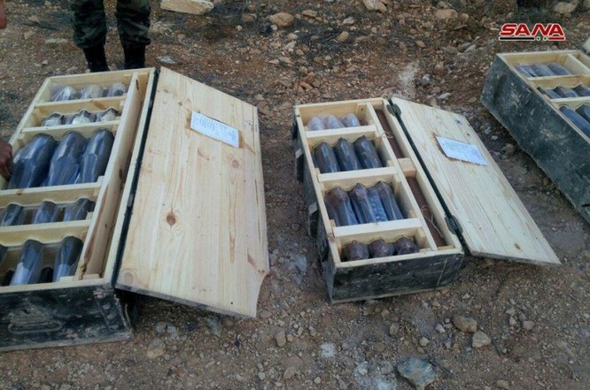 Tiếp mùa thu hoạch vũ khí “nổi dậy”, Syria phát hiện thêm kho súng đạn bí mật ở Daraa - Ảnh 4.