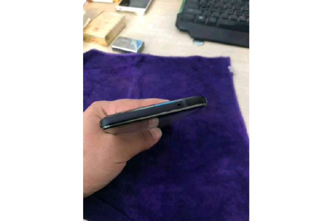 HTC U12+ lộ diện qua ảnh chụp trộm: thiết kế không ấn tượng - ảnh 3