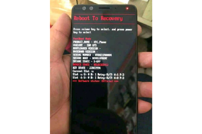 HTC U12+ lộ diện qua ảnh chụp trộm: thiết kế không ấn tượng - ảnh 2