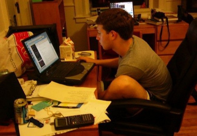 Mark Zuckerberg – từ một cậu sinh viên trong ký túc xá Harvard trở thành người chi phối cả thế giới như thế nào? - ảnh 2