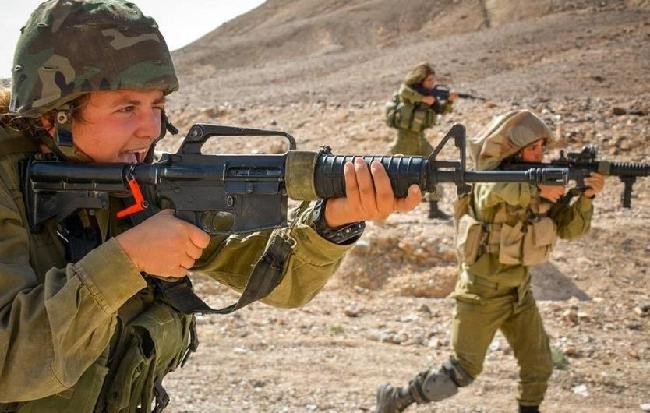 Mang súng khi diện bikini - Vén bức màn bí ẩn về lực lượng nữ binh Israel  - ảnh 8