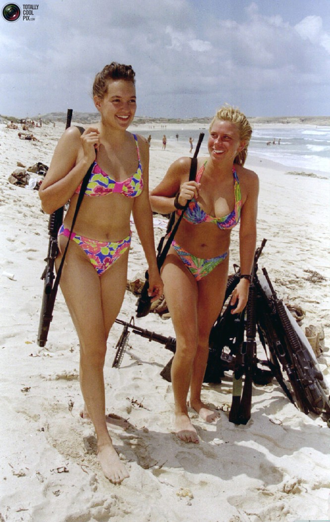 Mang súng khi diện bikini - Vén bức màn bí ẩn về lực lượng nữ binh Israel  - ảnh 1