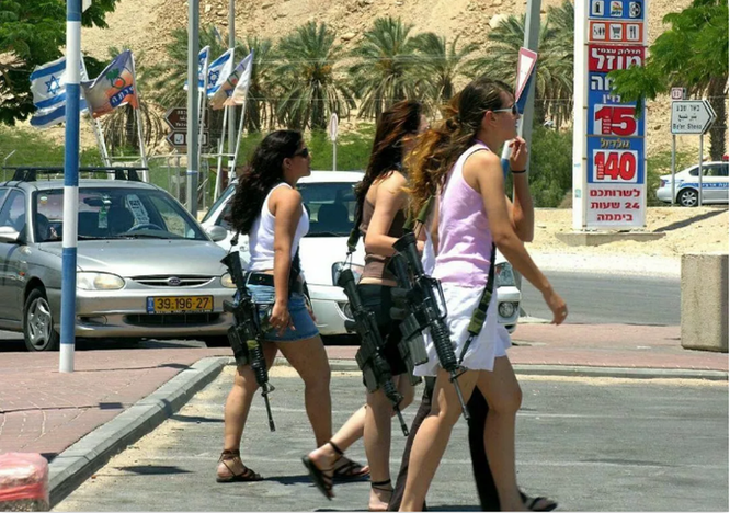 Mang súng khi diện bikini - Vén bức màn bí ẩn về lực lượng nữ binh Israel  - ảnh 6