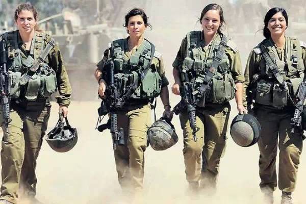 Mang súng khi diện bikini - Vén bức màn bí ẩn về lực lượng nữ binh Israel  - ảnh 10